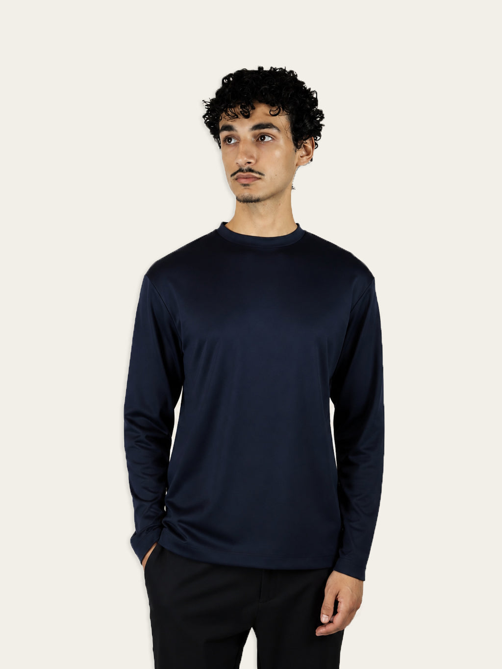 Mercerized Longsleeve Navy - Model front