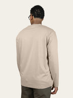 Mercerized Longsleeve Beige - Model achterkant