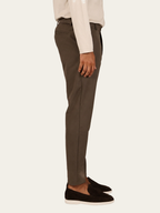 Trouser Bruin - Model zijkant