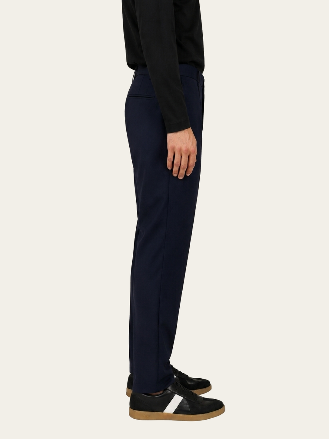 Trouser Navy - Model zijkant
